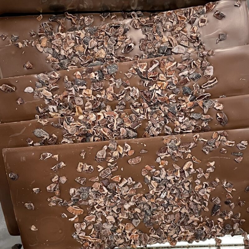Chocolat au lait + éclats de cacao BIO